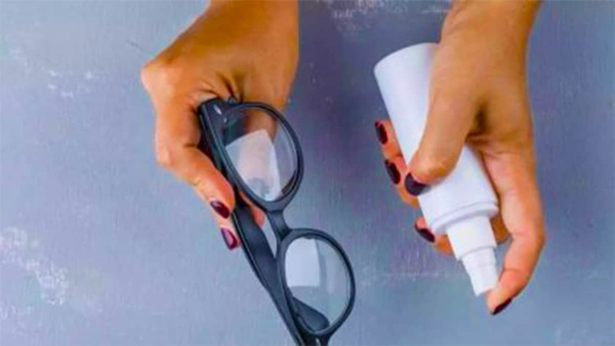 Ce produit que nous avons tous dans nos placards efface les rayures sur les lunettes comme par magie
