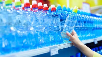 Ces 2 marques d’eau en bouteille sont les meilleures pour la santé, recommandées par un médecin