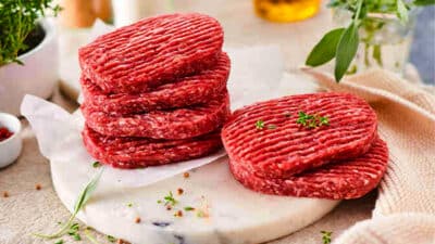 Ces steaks hachés font l’objet d’un rappel produit urgent en France : l’enseigne concernée
