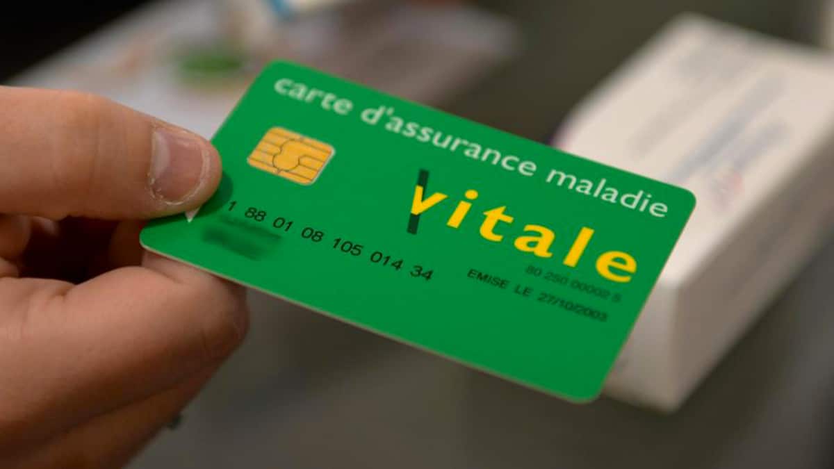 Cette nouvelle arnaque à la carte vitale fait rage et peut vous coûter une véritable fortune