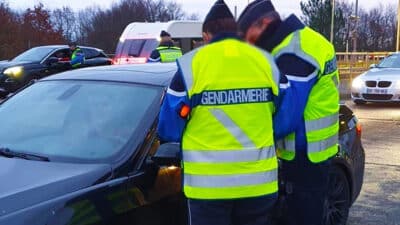 Cette nouvelle arnaque frappe fort les automobilistes : ne tombez pas dans ce piège redoutable