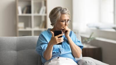 Cette nouvelle arnaque qui vise les seniors fait des ravages: comment ne pas tomber dans le piège