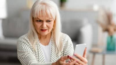 Cette nouvelle arnaque téléphonique fait des ravages : ne répondez surtout pas à ce message