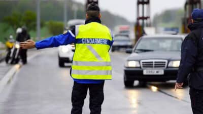 Cette pratique que de nombreux automobilistes ont sur la route est passible d’une amende salée