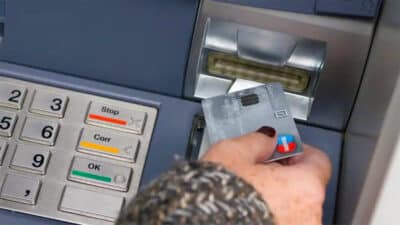 La 1re banque française ferme 500 agences : 7 millions de clients impactés