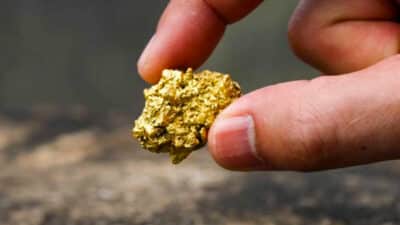 L’appareil électronique que tout le monde possède contient 450 milligrammes d’or de 22 carats