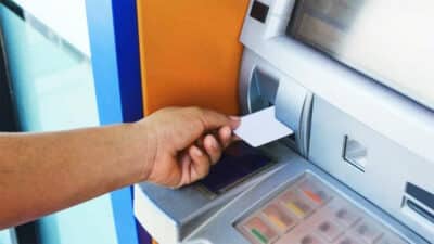 Le bouton du distributeur sur lequel vous devez appuyer pour ne pas tomber dans la pire arnaque, selon les experts