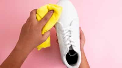 Le "cocktail magique" pour nettoyer vos baskets comme neuves, sans bicarbonate ni Javel