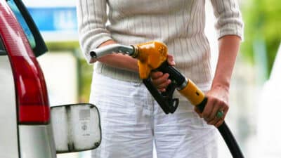 Le plein de carburant est à prix coûtant dans ce supermarché pour le week-end de Pâques