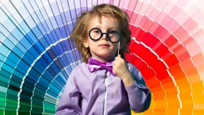 Ni rouge ni jaune : les couleurs que portent les personnes les plus intelligentes selon les psychologues