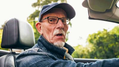 Automobilistes : avez-vous le droit de conduire avec une casquette ou un chapeau ? Ce que dit le Code de la route